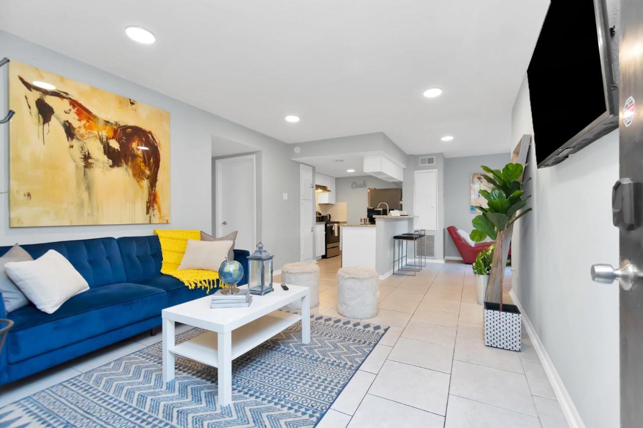 Highly Rated 2 Bedroom With Private Patio & Reserved Parking * Houston