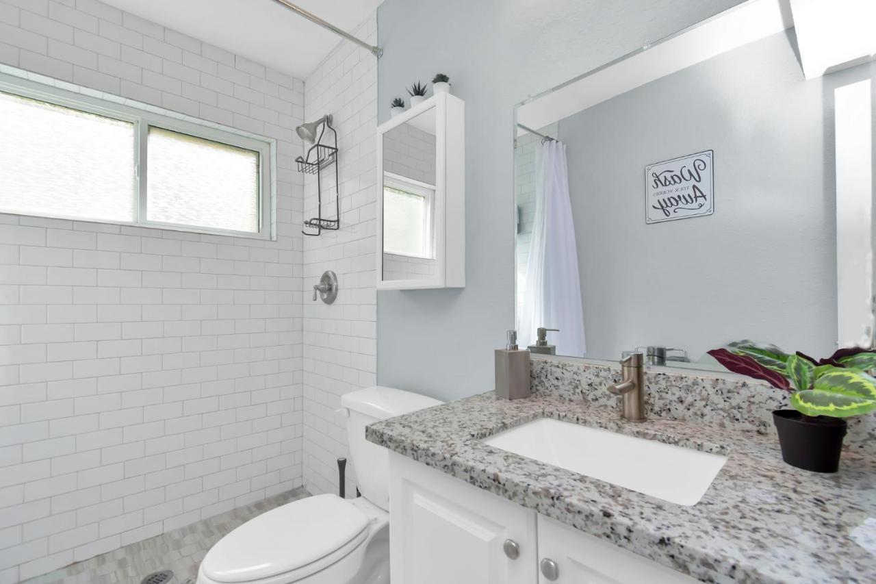 Highly Rated 2 Bedroom With Private Patio & Reserved Parking * Houston