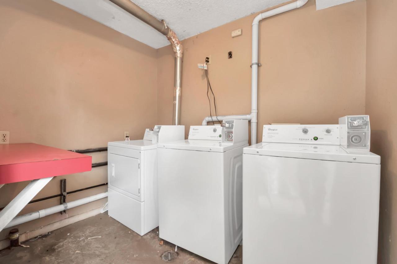 Highly Rated 2 Bedroom With Private Patio & Reserved Parking Apartment